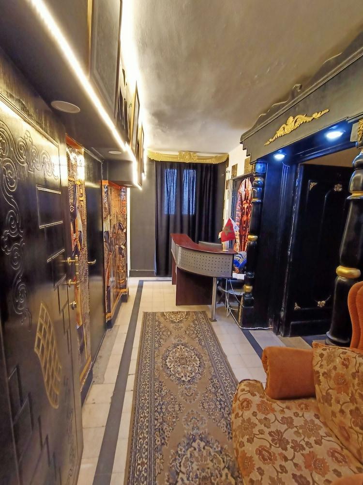 Isis Hotel 2*